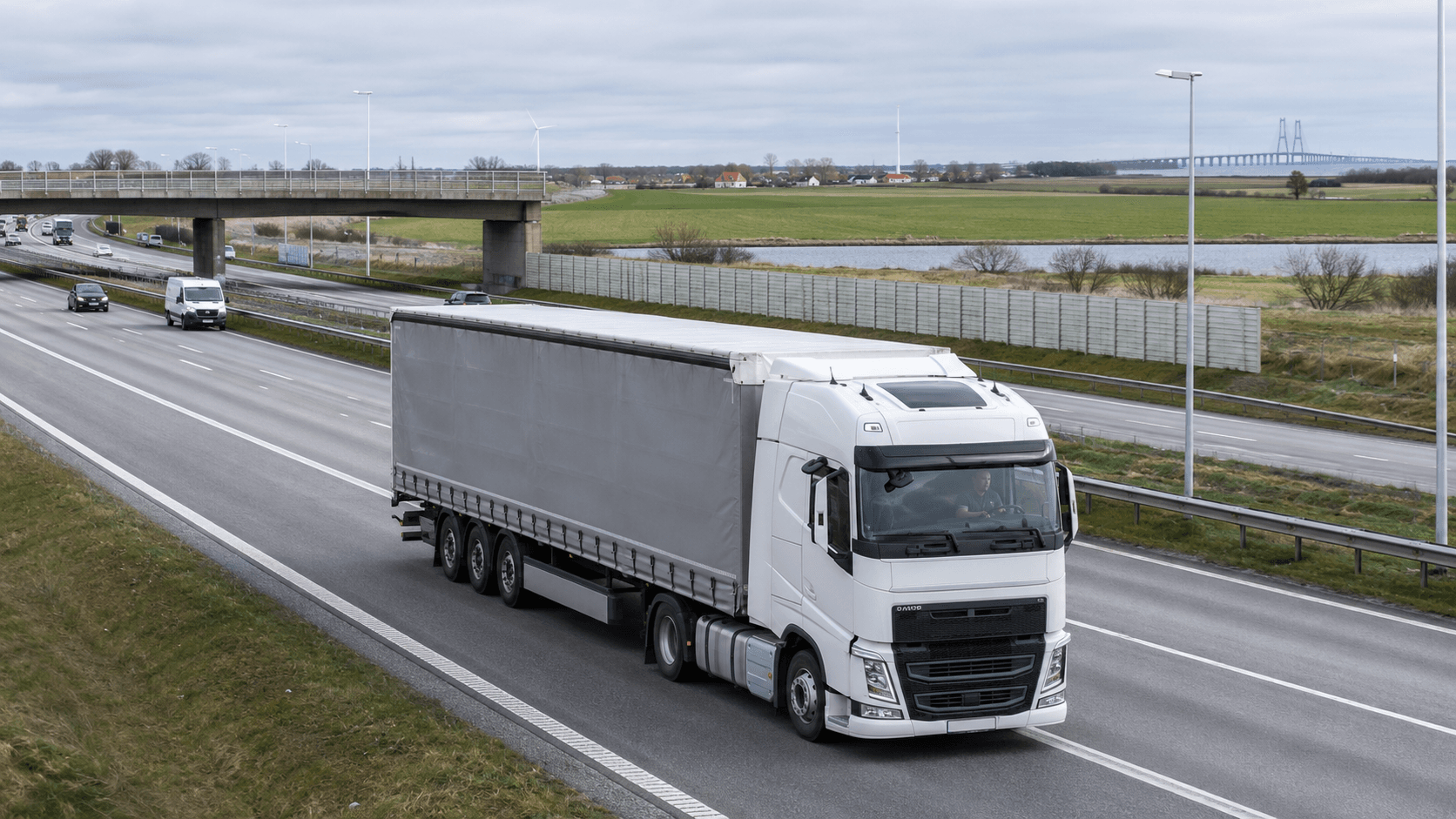 Transport ciężarowy na autostradzie w Danii