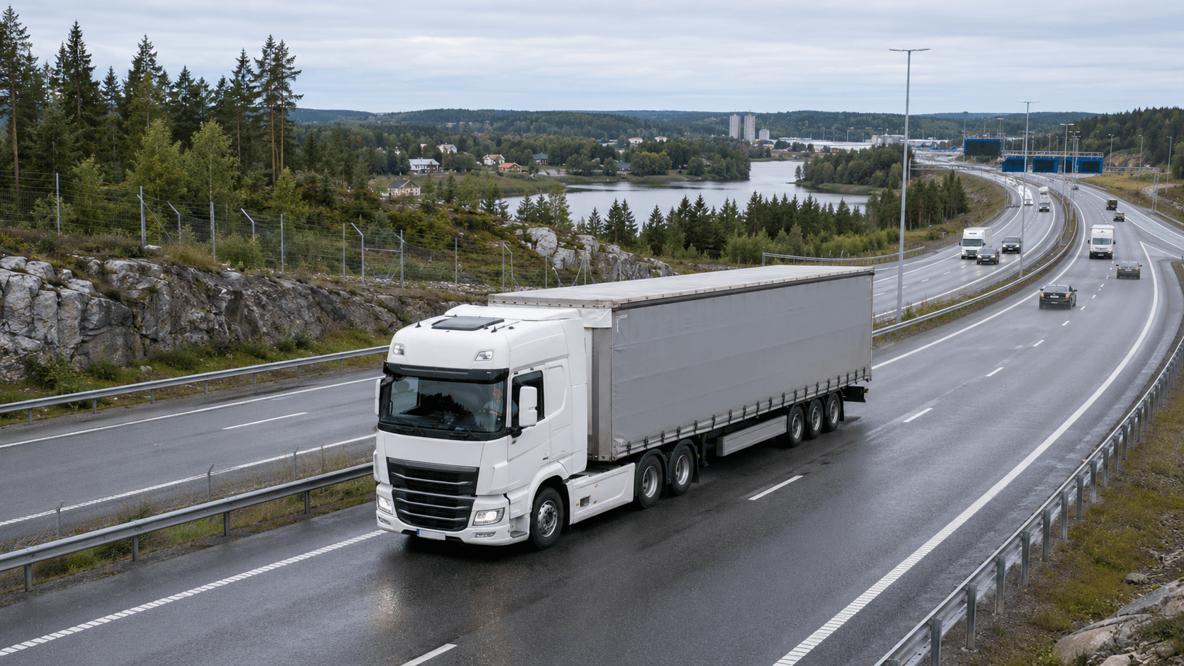 Transport ciężarowy na trasie w Finlandii