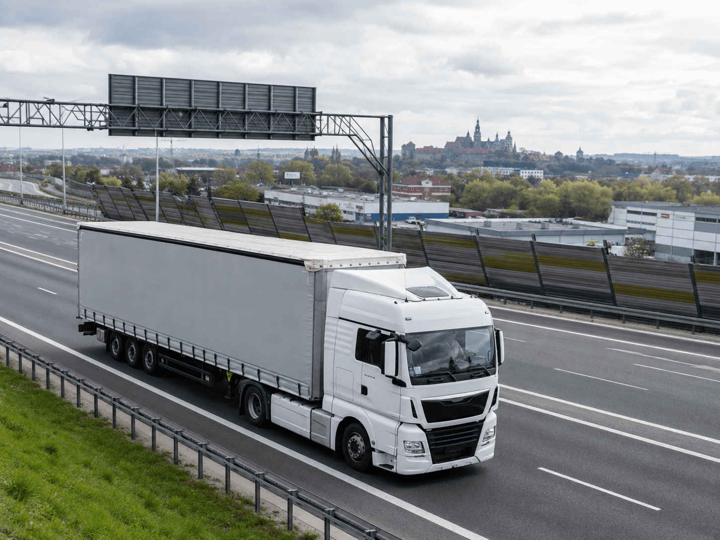 Transport drogowy na trasie A4 w okolicach Krakowa