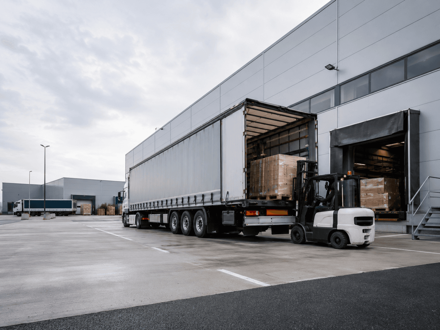 Transport z magazynu w Łodzi do Polski i Europy