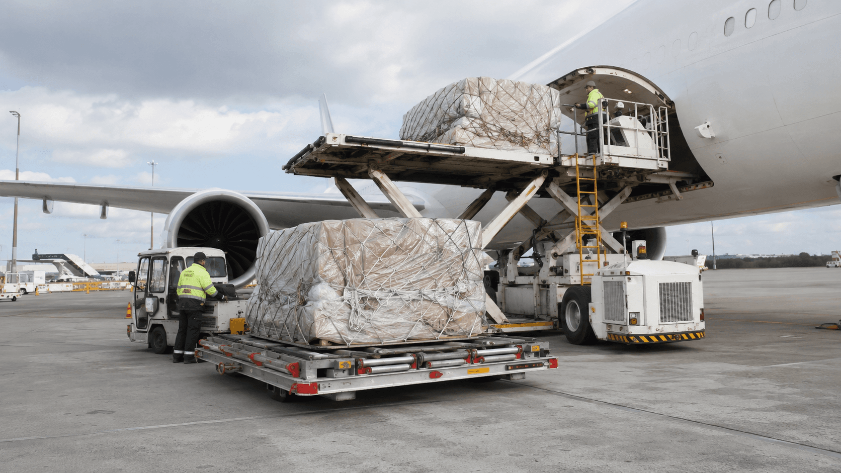 Obsługa cargo lotniczego na lotnisku